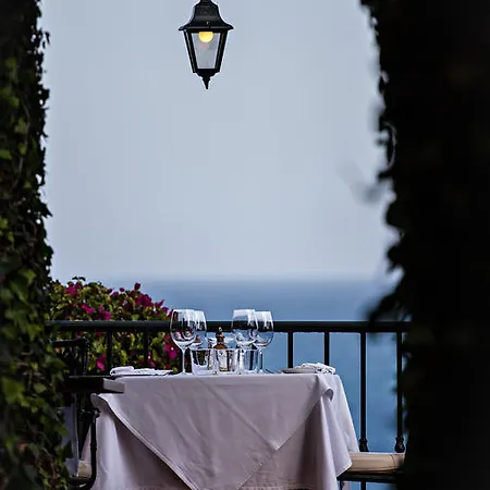 Carabeo فندق نيرخا